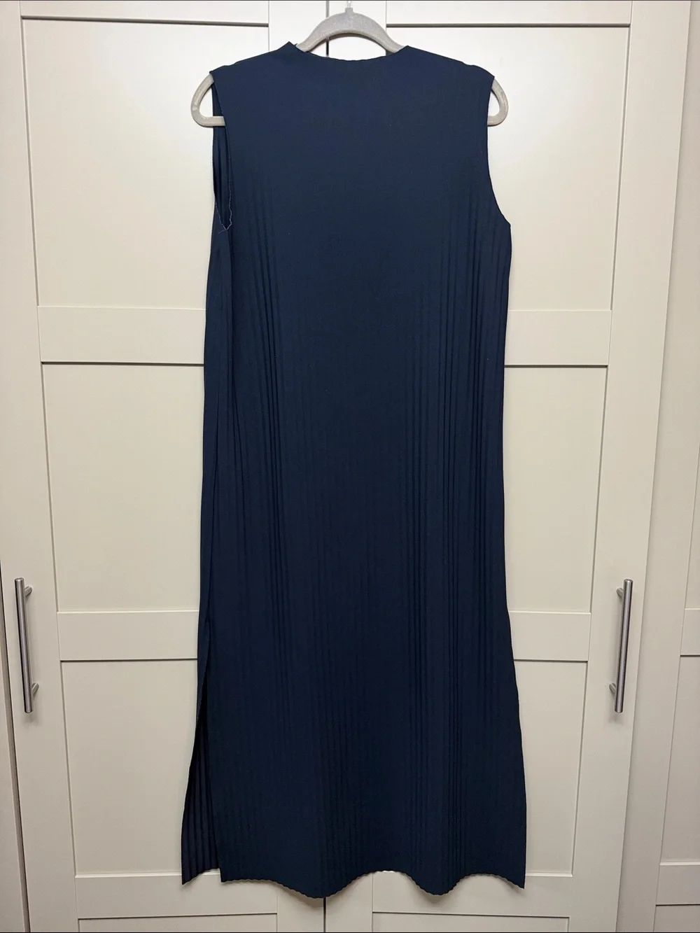 Aritzia Babaton SMALL Navy Sleeveless Pleated Midi Dress